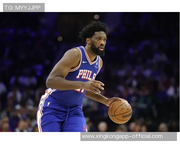 阿努诺比分享防守恩比德的策略与挑战全力以赴争夺每一个球权 阿努诺比分享防守恩比德的策略与挑战全力以赴争夺每一个球权